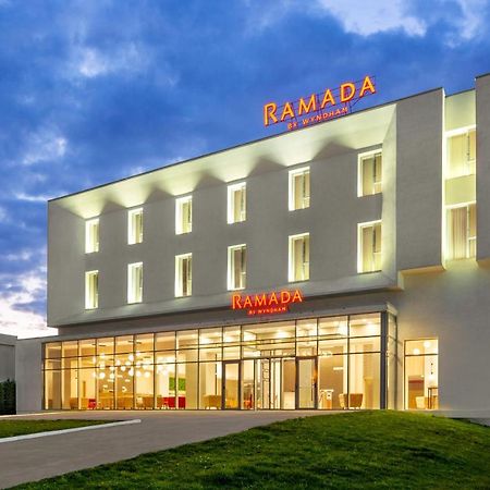 מלון Ramada By Wyndham Târgu Jiu מראה חיצוני תמונה