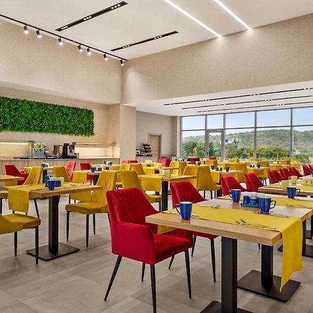 מלון Ramada By Wyndham Târgu Jiu מראה חיצוני תמונה
