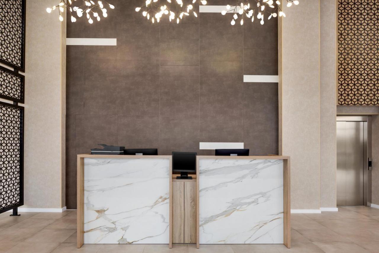 מלון Ramada By Wyndham Târgu Jiu מראה חיצוני תמונה