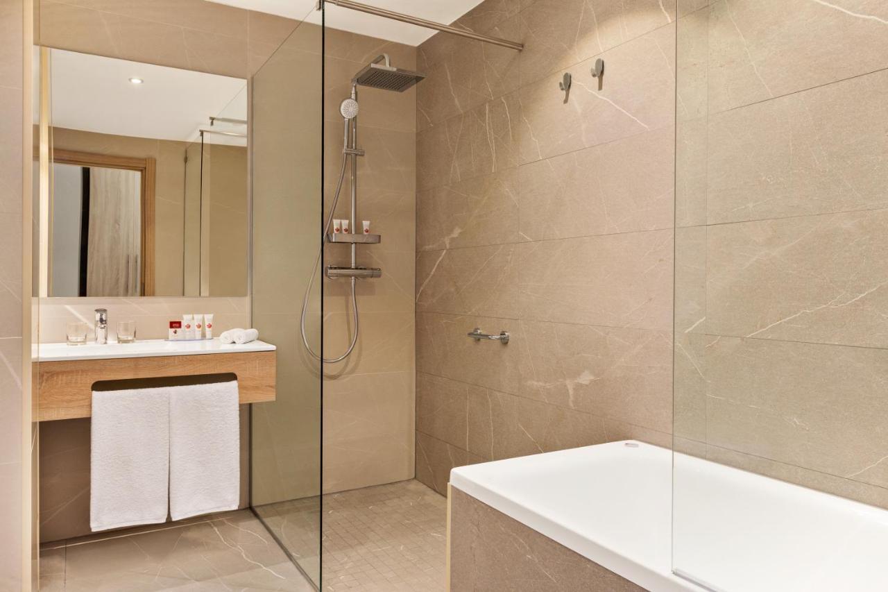 מלון Ramada By Wyndham Târgu Jiu מראה חיצוני תמונה