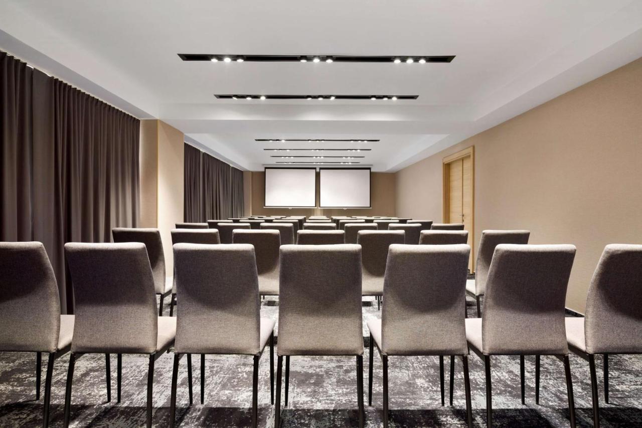 מלון Ramada By Wyndham Târgu Jiu מראה חיצוני תמונה