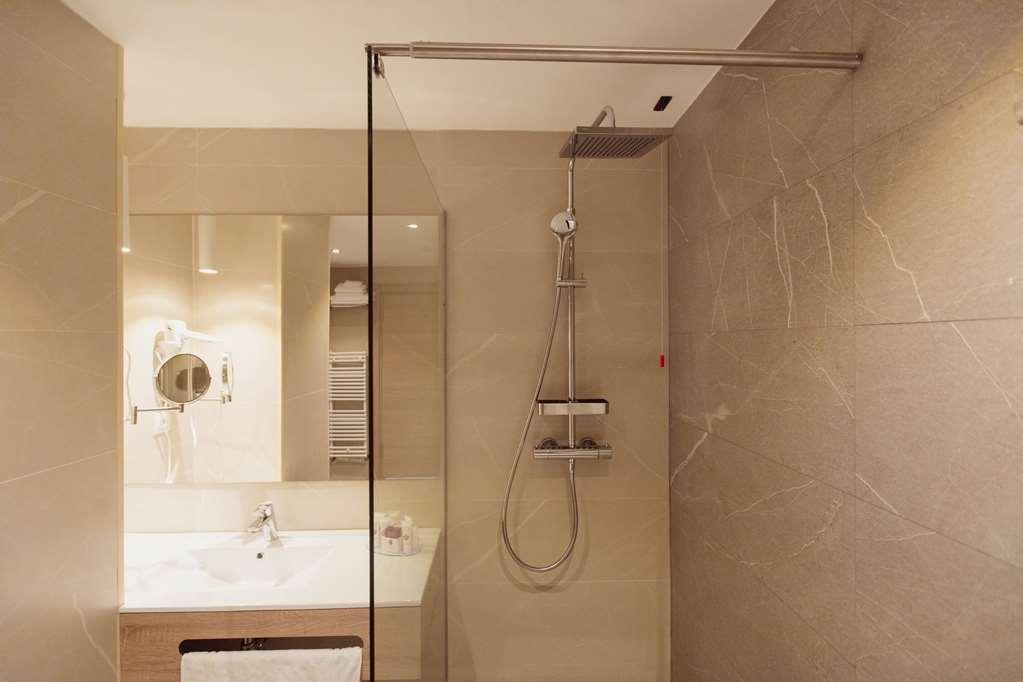 מלון Ramada By Wyndham Târgu Jiu מראה חיצוני תמונה